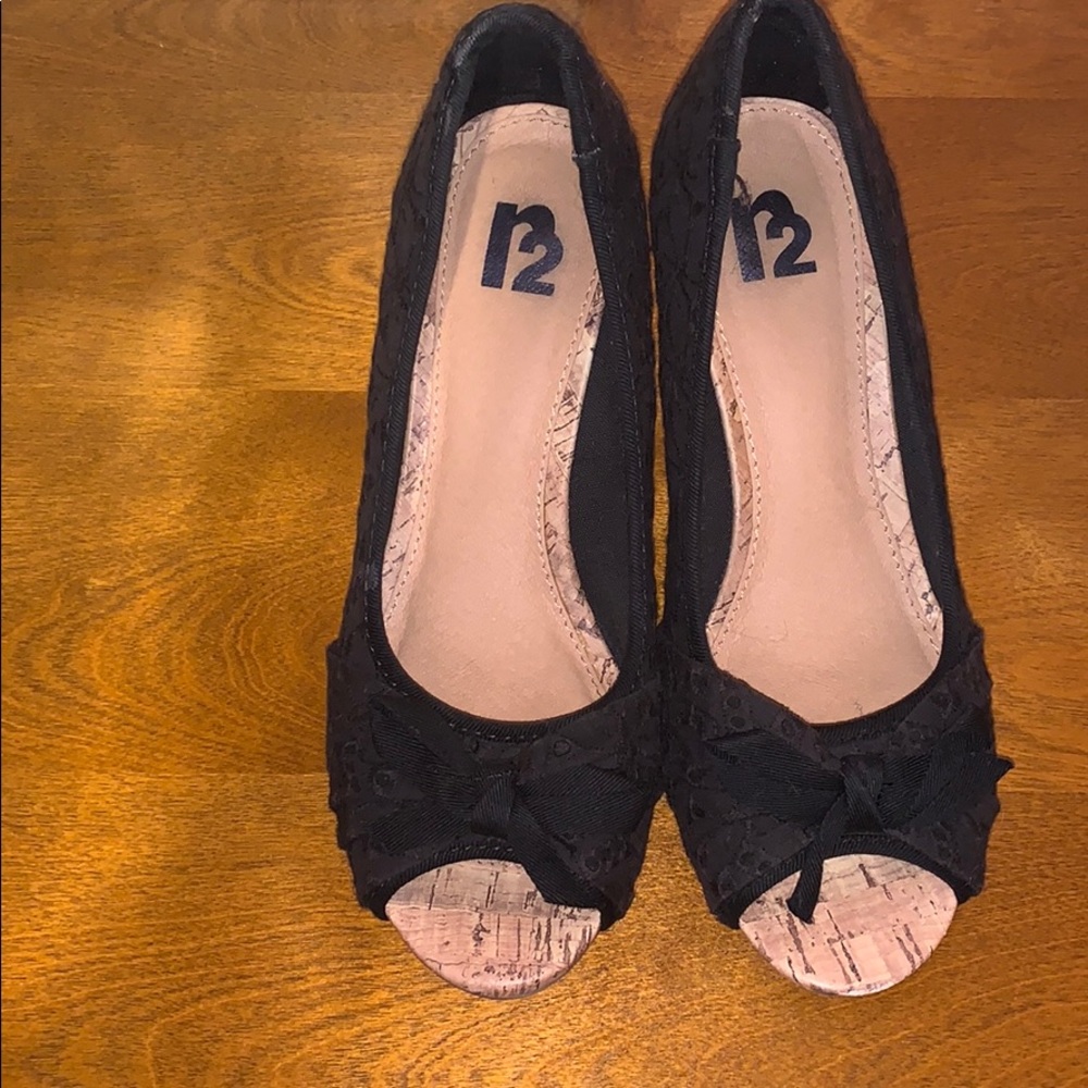 Black r2 wedges
